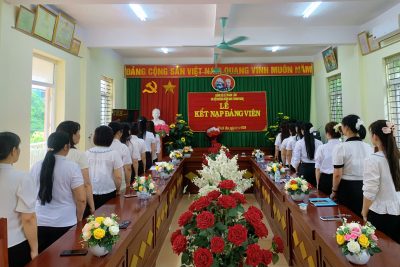 CHI BỘ TRƯỜNG MẦM NON THANH NGHỊ XÃ THANH LÂM TỔ CHỨC LỄ KẾT NẠP ĐẢNG VIÊN MỚI